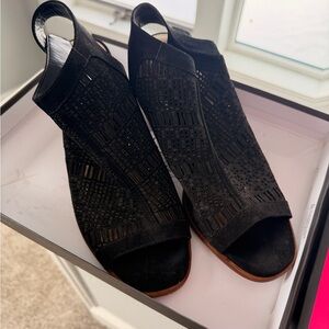 Elegant Black Women's Shoes - Vince Camuto